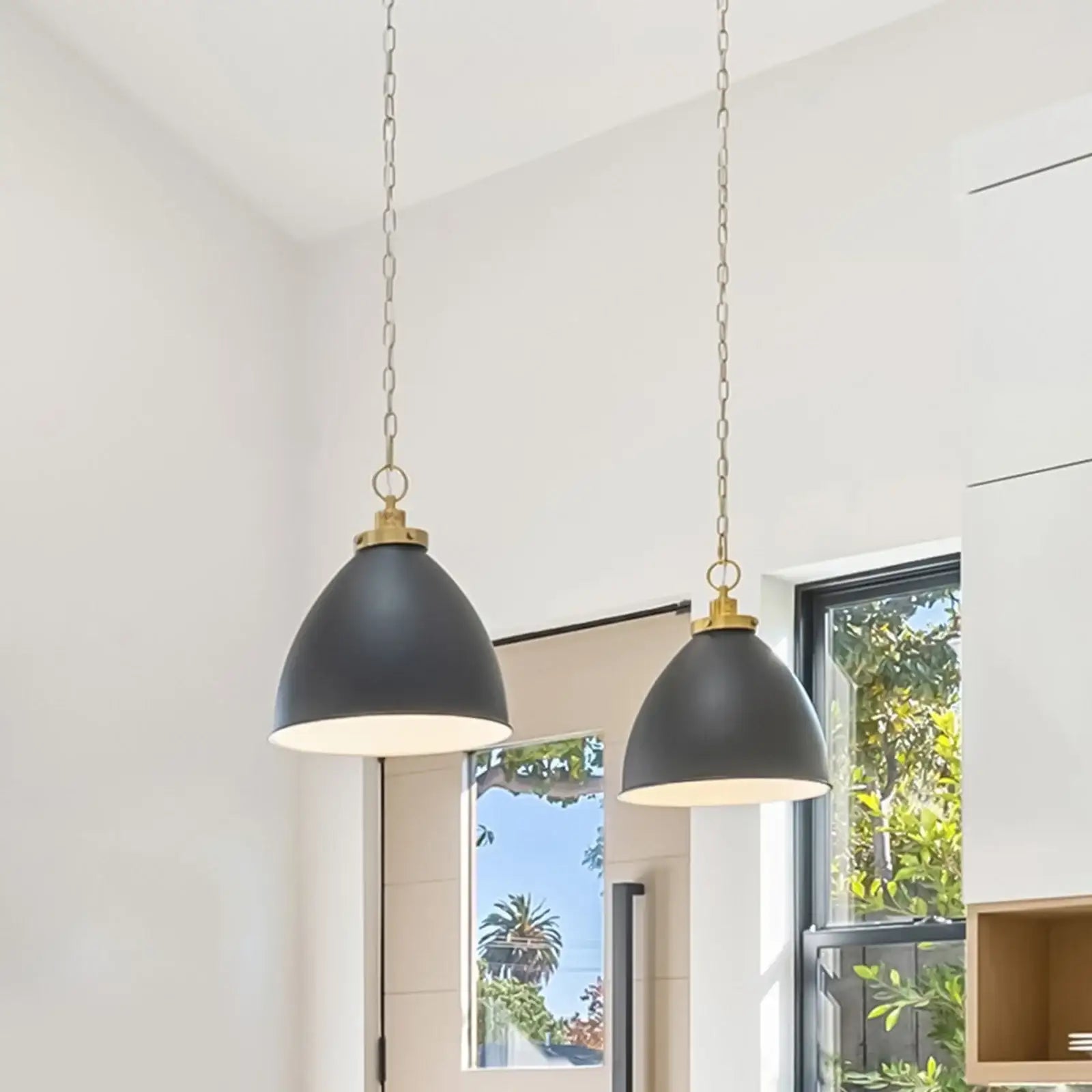 R80 smart LED globe with CCT colour modes, Wi-Fi control, Grid Connect app, and voice assistant compatibility