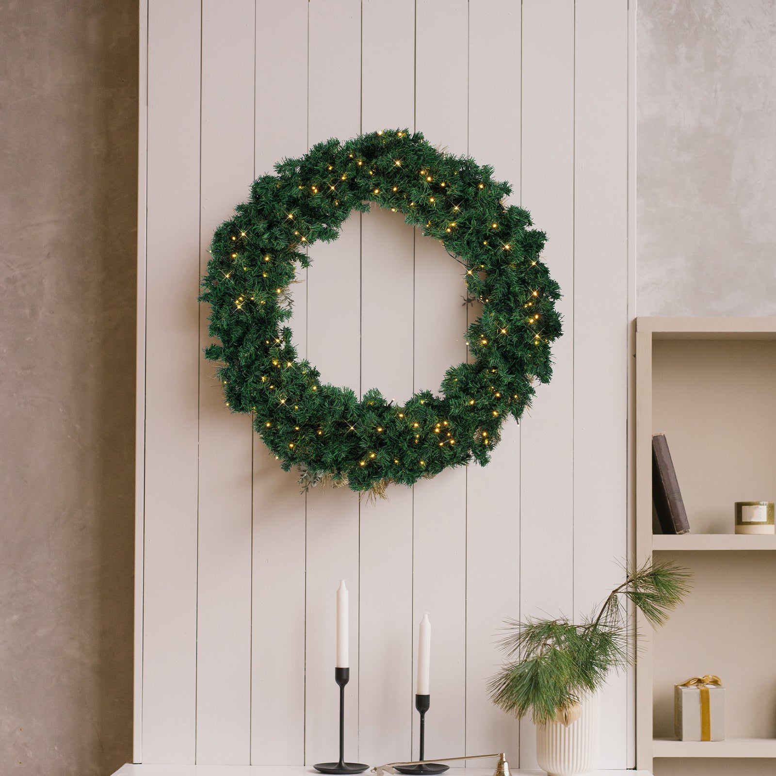 Arlec large LED wreath light, 1.2m festive indoor outdoor Christmas decoration