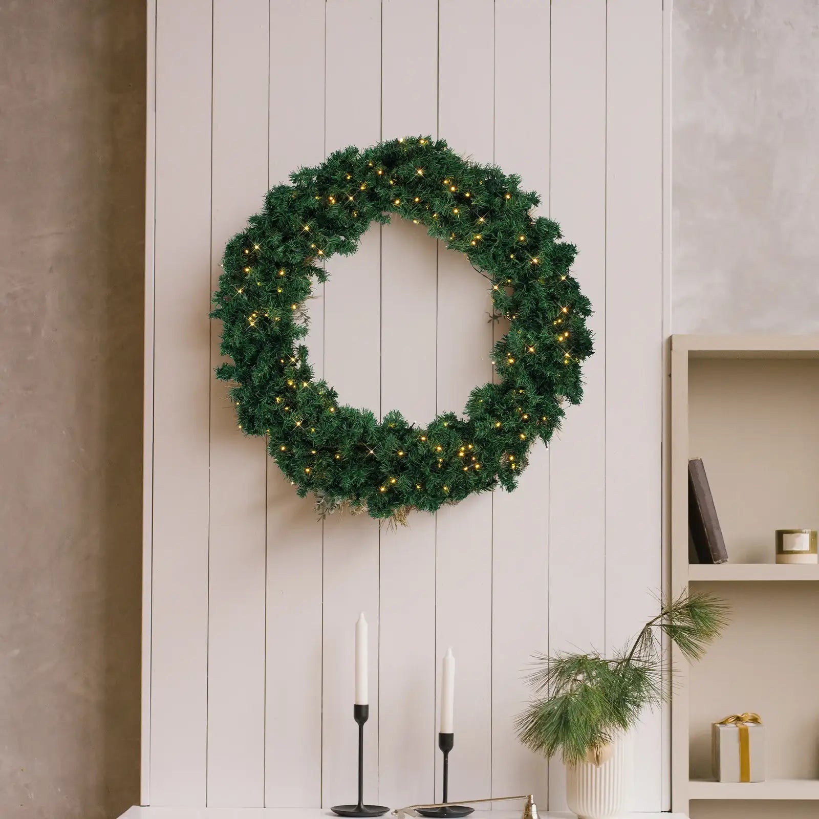 Arlec large LED wreath light, 1.2m festive indoor outdoor Christmas decoration