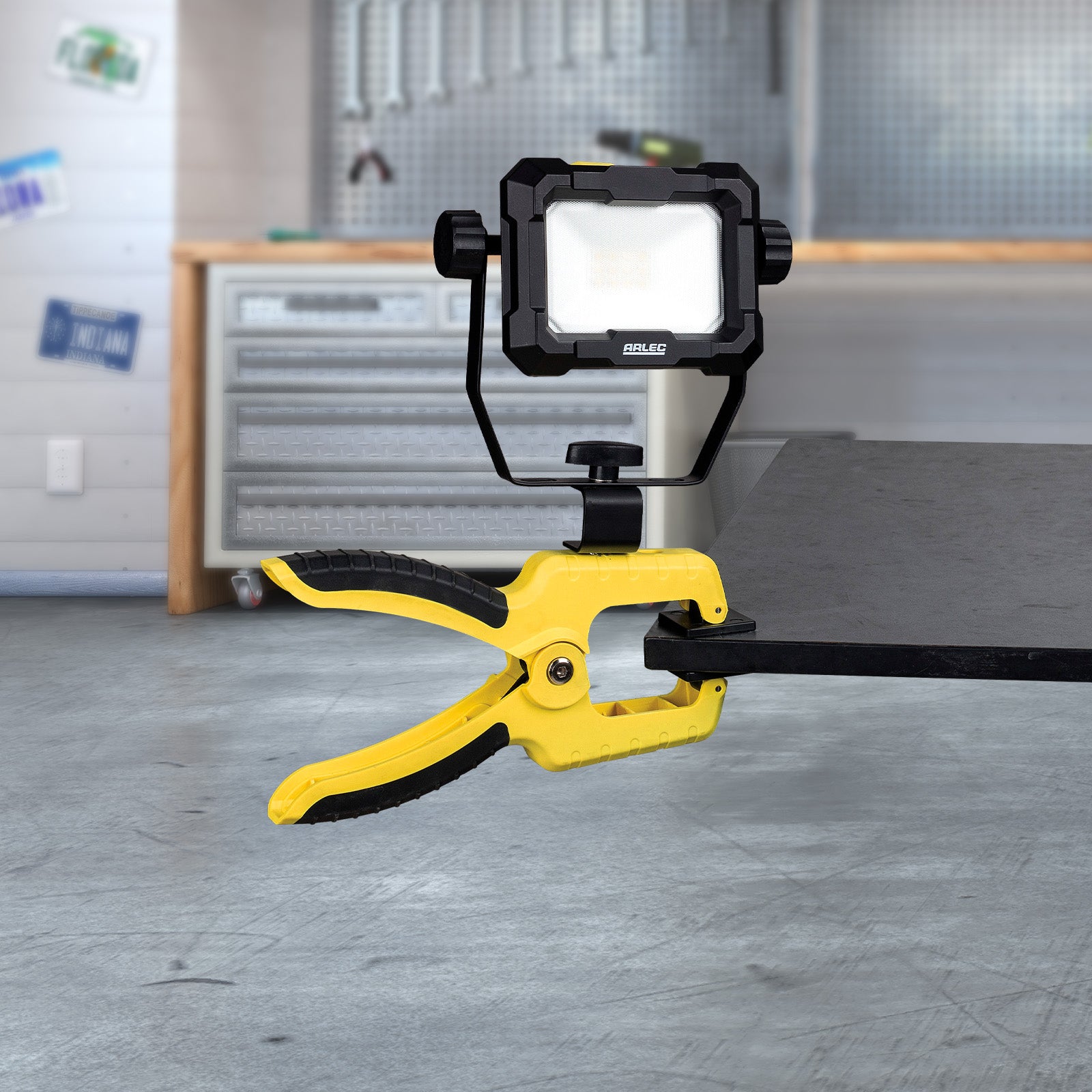 Arlec 10W 800lm LED clamp worklight – adjustable heavy-duty spring clamp