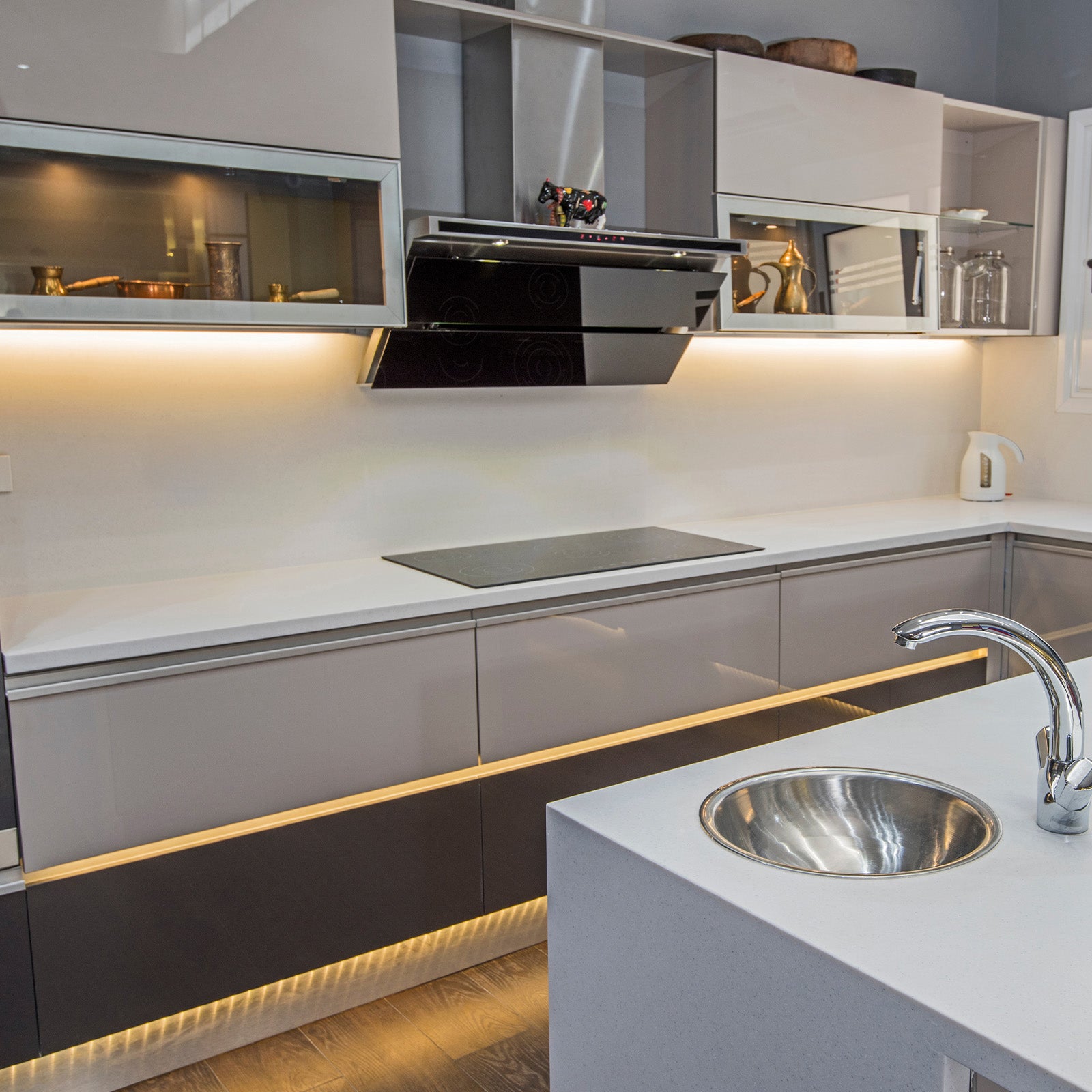 10m smart CCT LED strip light with adjustable color temperature, app and remote control, and DIY cut-to-length design