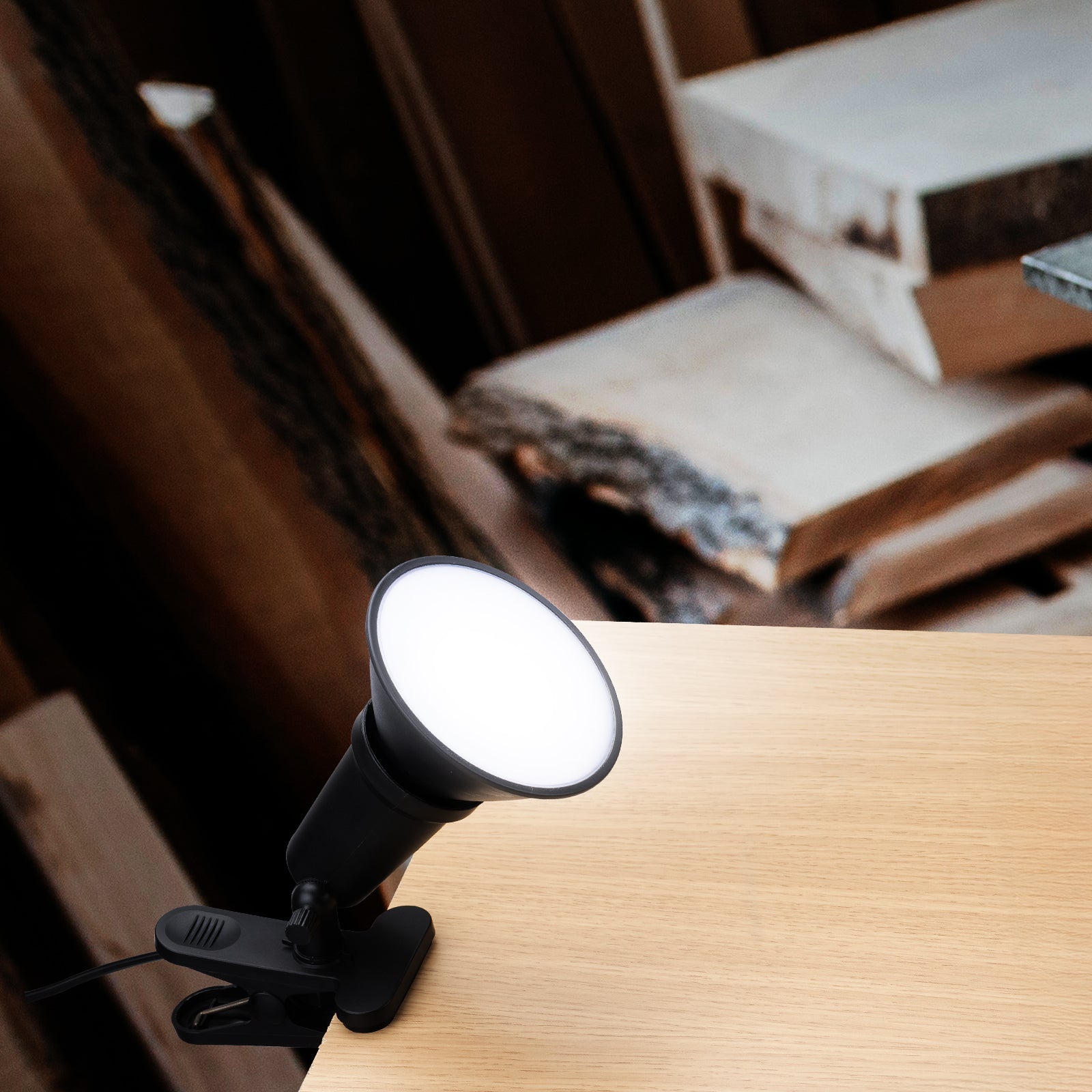 Arlec 15W portable LED floodlight with clamp – DIY work light with 1.8m cord and secure horizontal or vertical placement