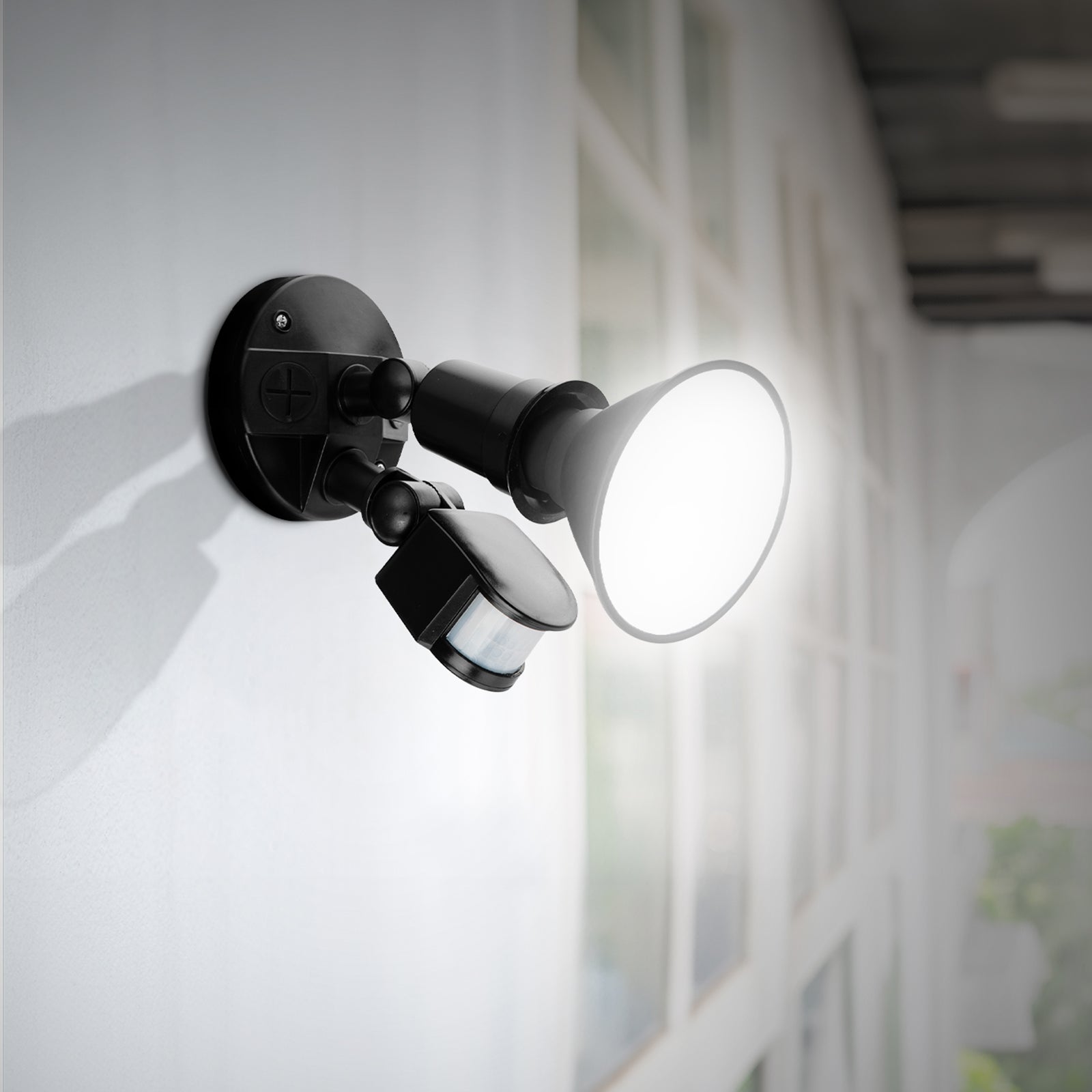 Arlec 15W LED security sensor floodlight – outdoor motion-activated light with 180° detection and durable UV housing