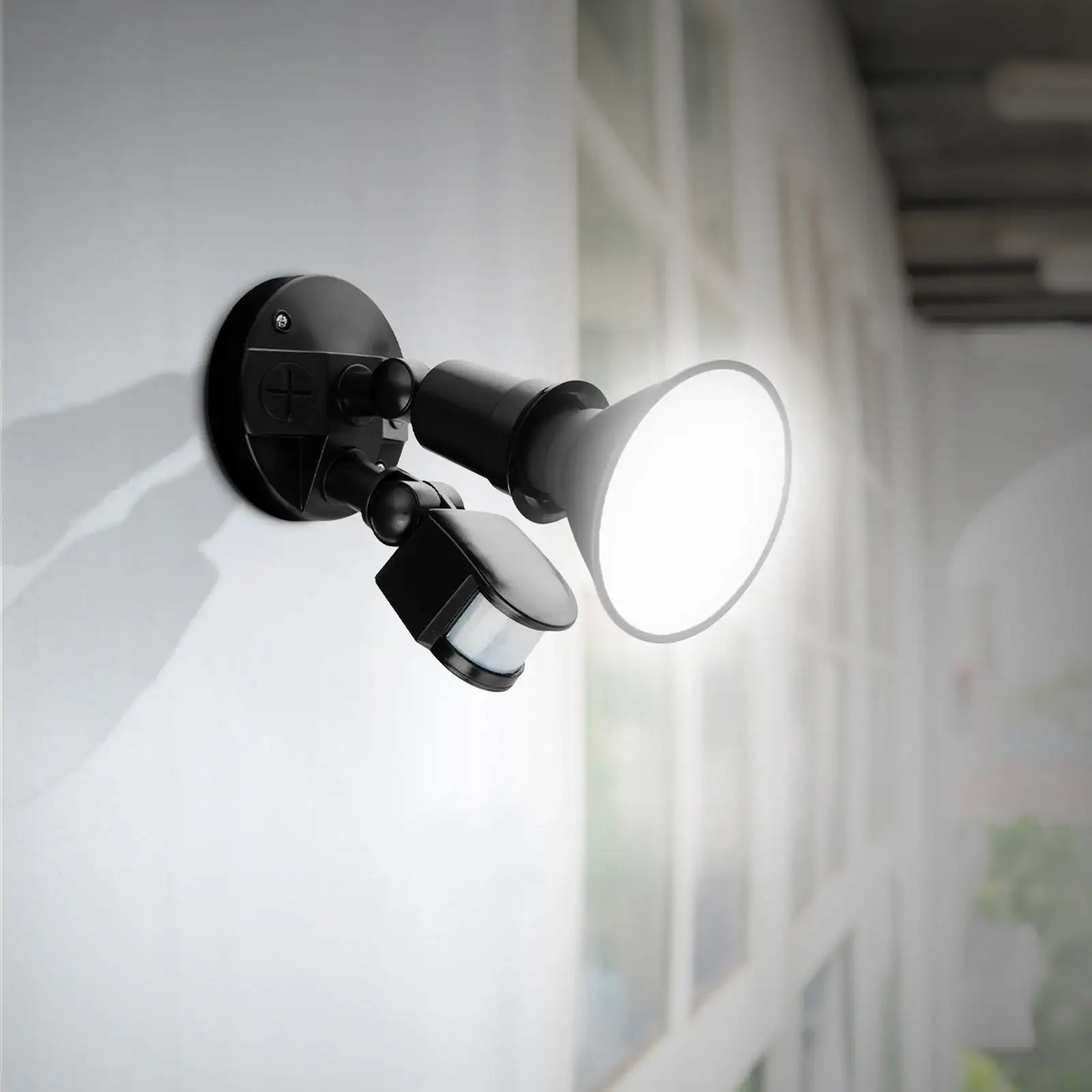 Arlec 15W LED security sensor floodlight – outdoor motion-activated light with 180° detection and durable UV housing