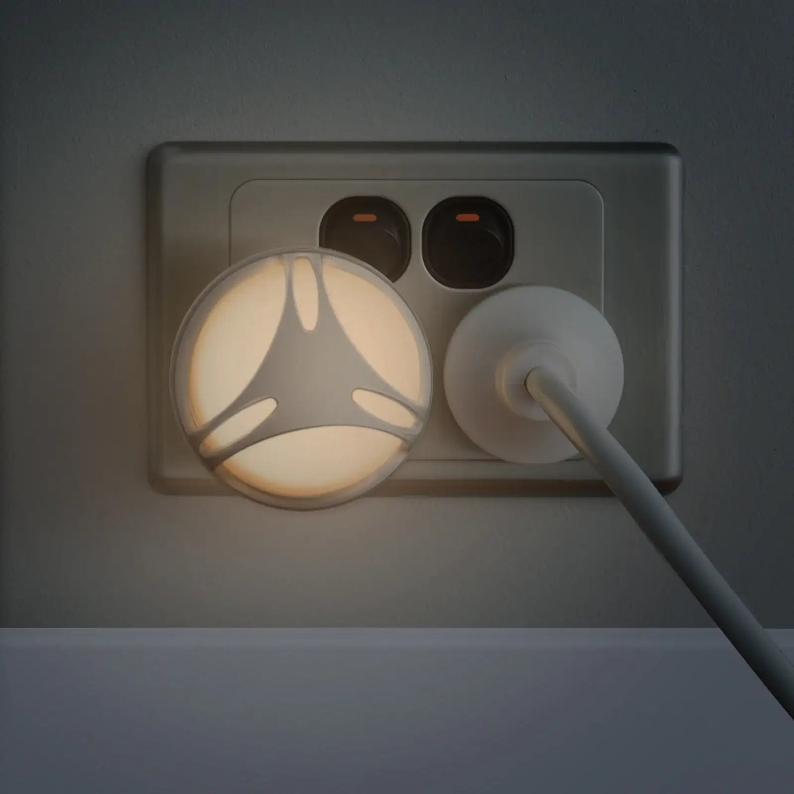 Arlec rotating LED night light with dusk to dawn sensor and adjustable direction