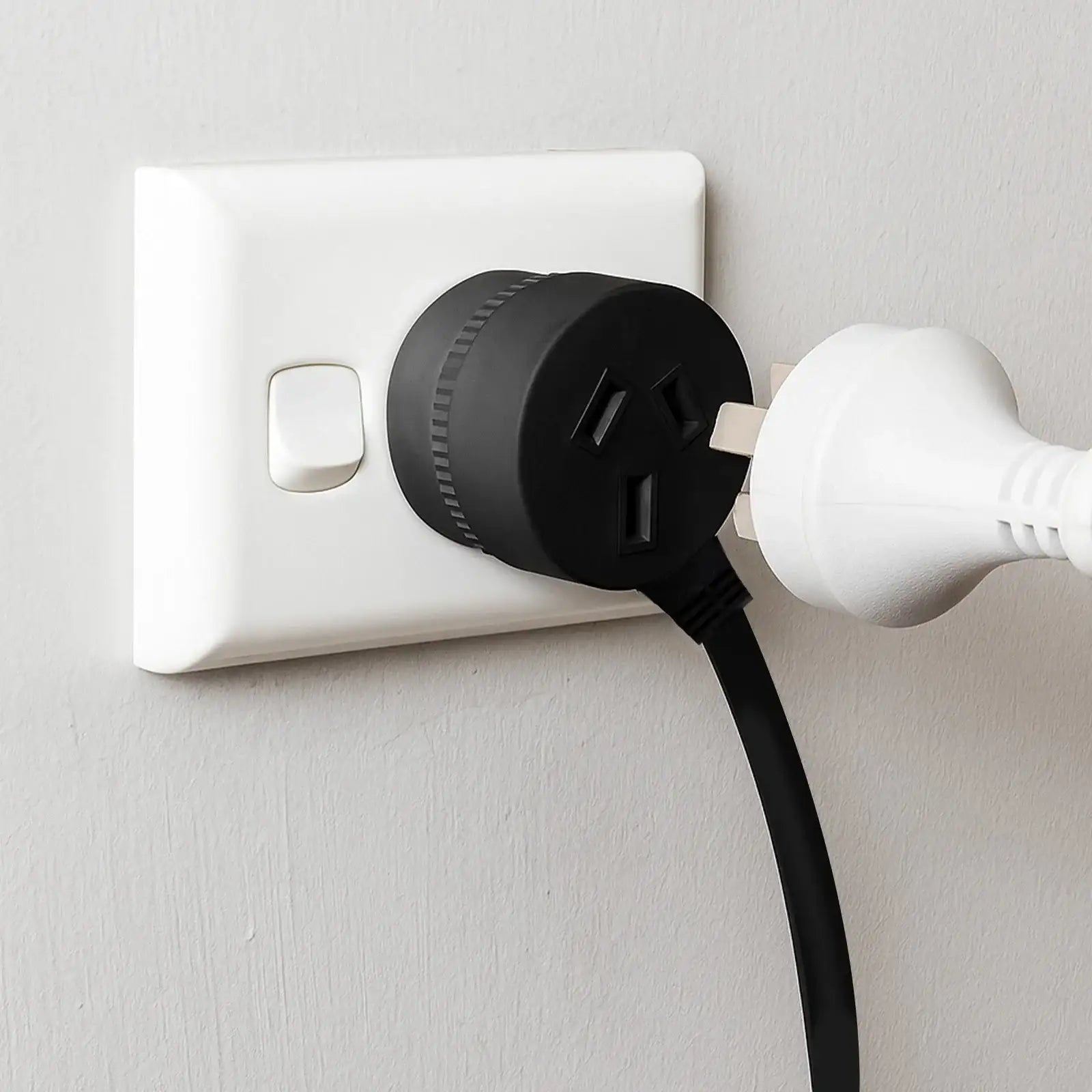 Arlec black 2m piggyback extension lead – indoor/outdoor use