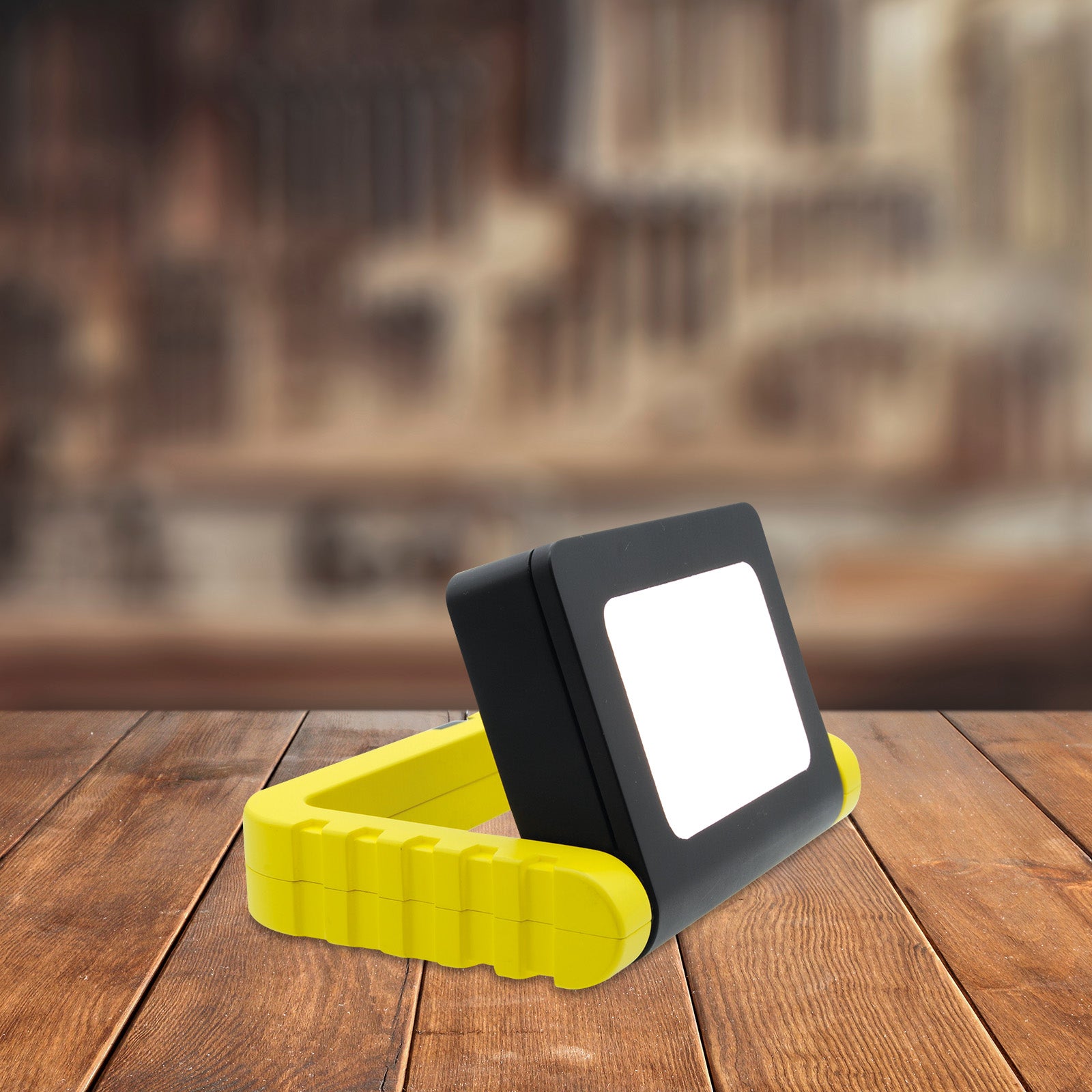 Portable 5W battery-operated LED work light with hook and magnetic stand