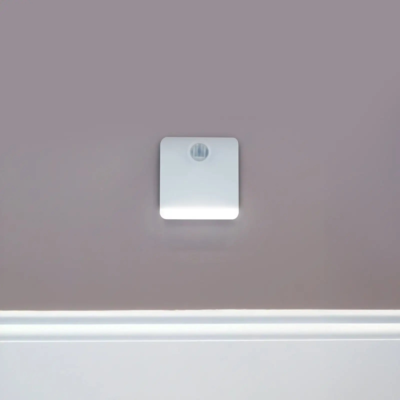 Arlec square white LED motion sensor night light with 3m range for indoor use