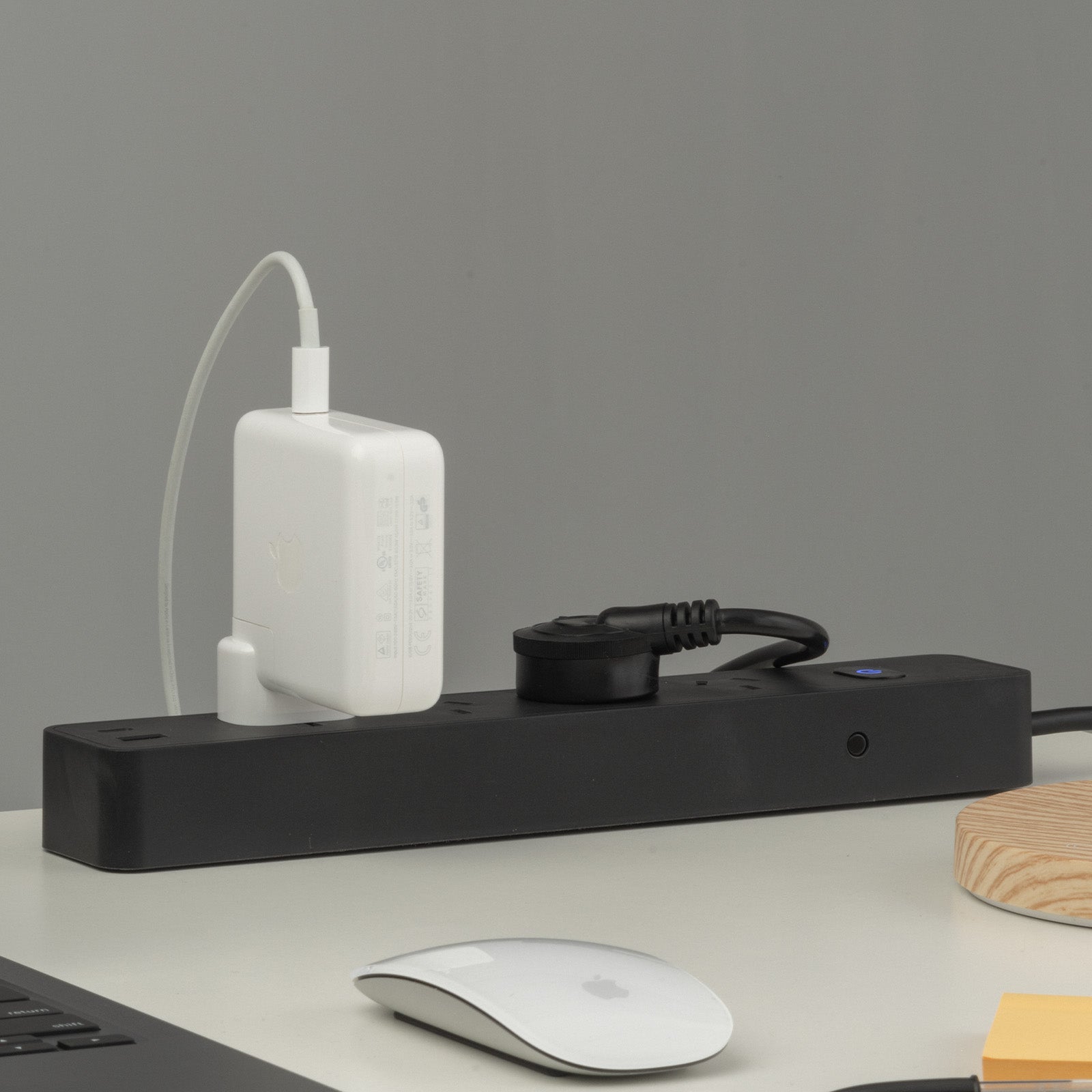 Arlec 4 Outlet Black Surge Protected Powerboard with USB A&C Charger and Master Switch - surge protector board, USB charging powerboard, 4 socket extension