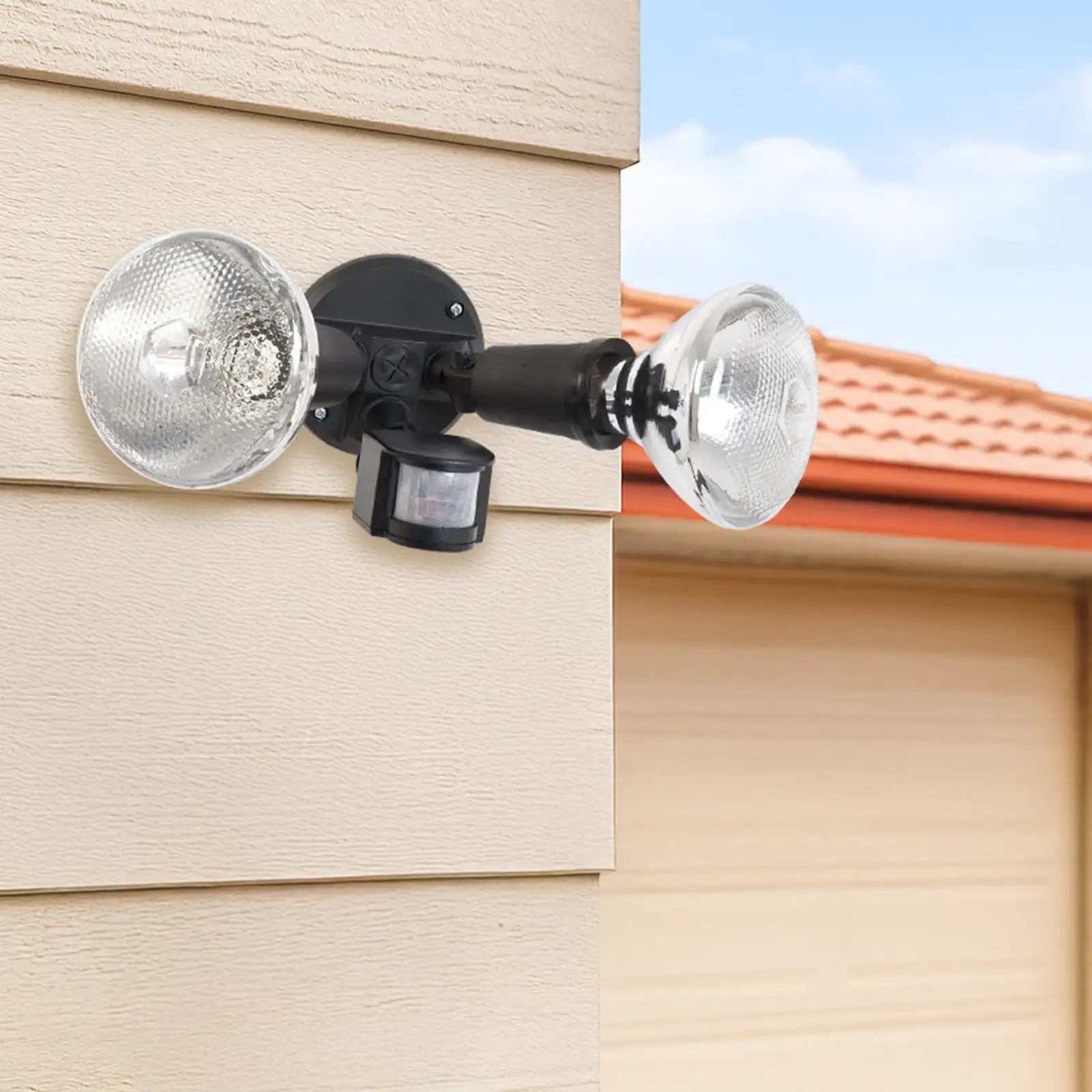 Motion-activated floodlight with plug – mains-powered outdoor light for home security (globes not included)