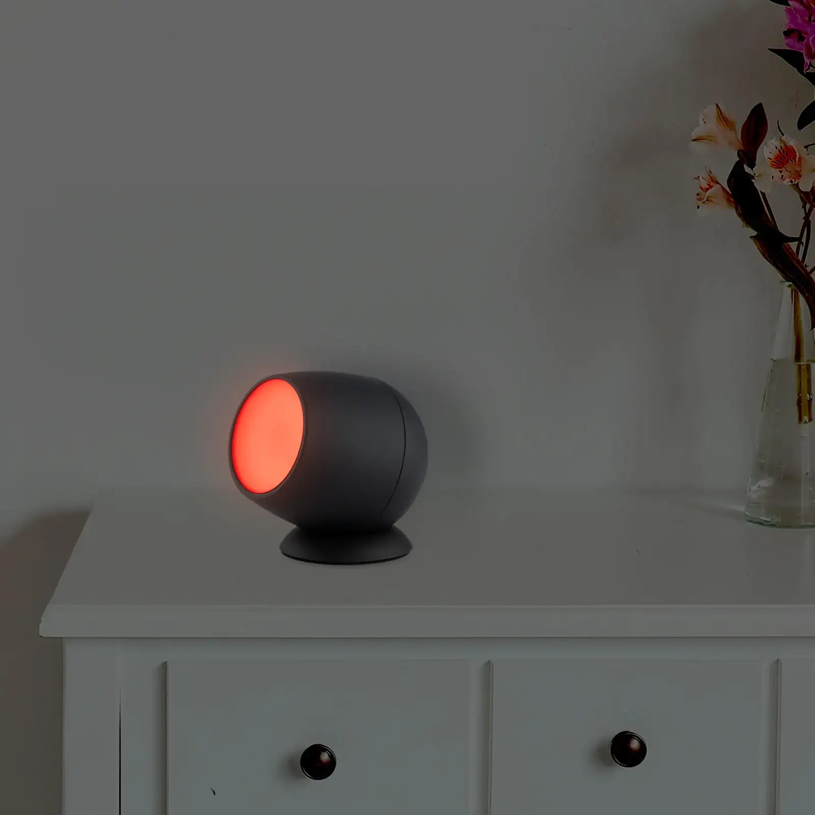 Smart tabletop spotlight with RGB and white LEDs, USB powered, Wi-Fi app control, Google and Alexa compatible