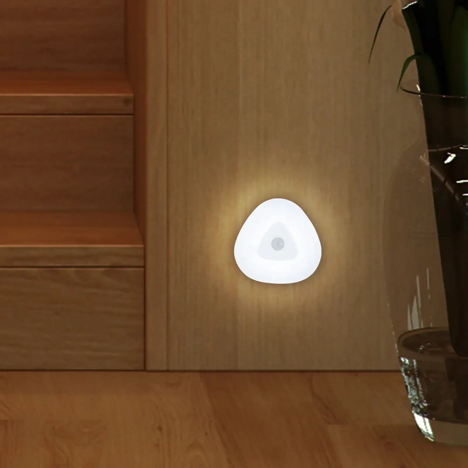Arlec motion sensor night light with soft LED glow and auto shut-off for hallways