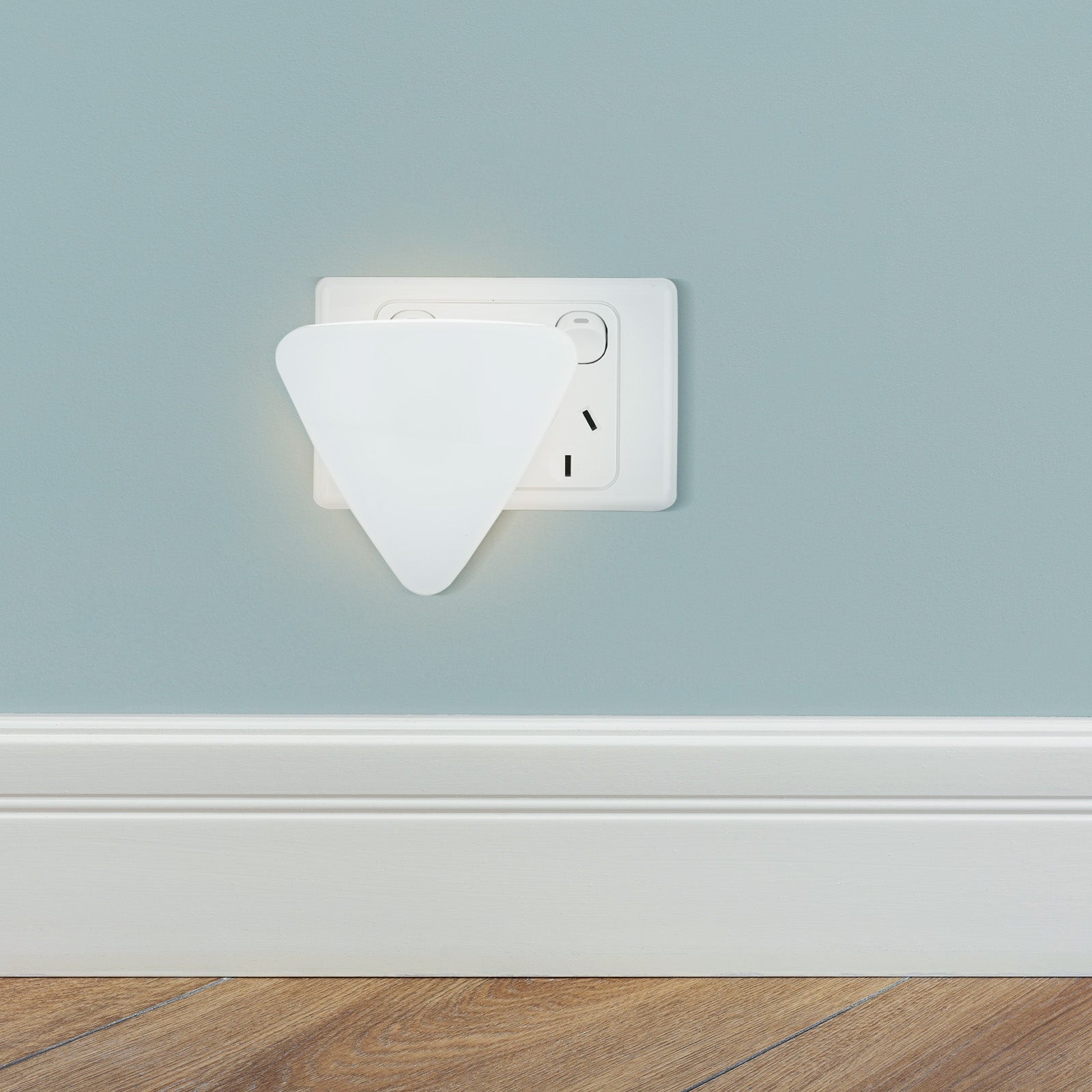 Arlec dusk to dawn plug-in night light with soft warm glow for indoor areas