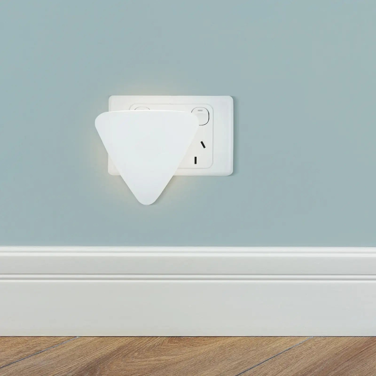 Arlec dusk to dawn plug-in night light with soft warm glow for indoor areas