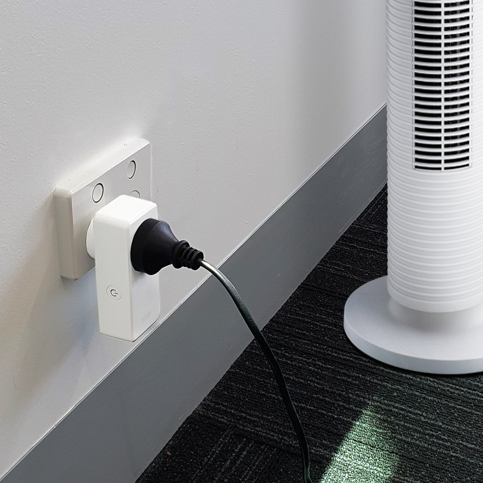 Arlec Grid Connect Smart Plug Adaptor with Temperature and Humidity Sensor