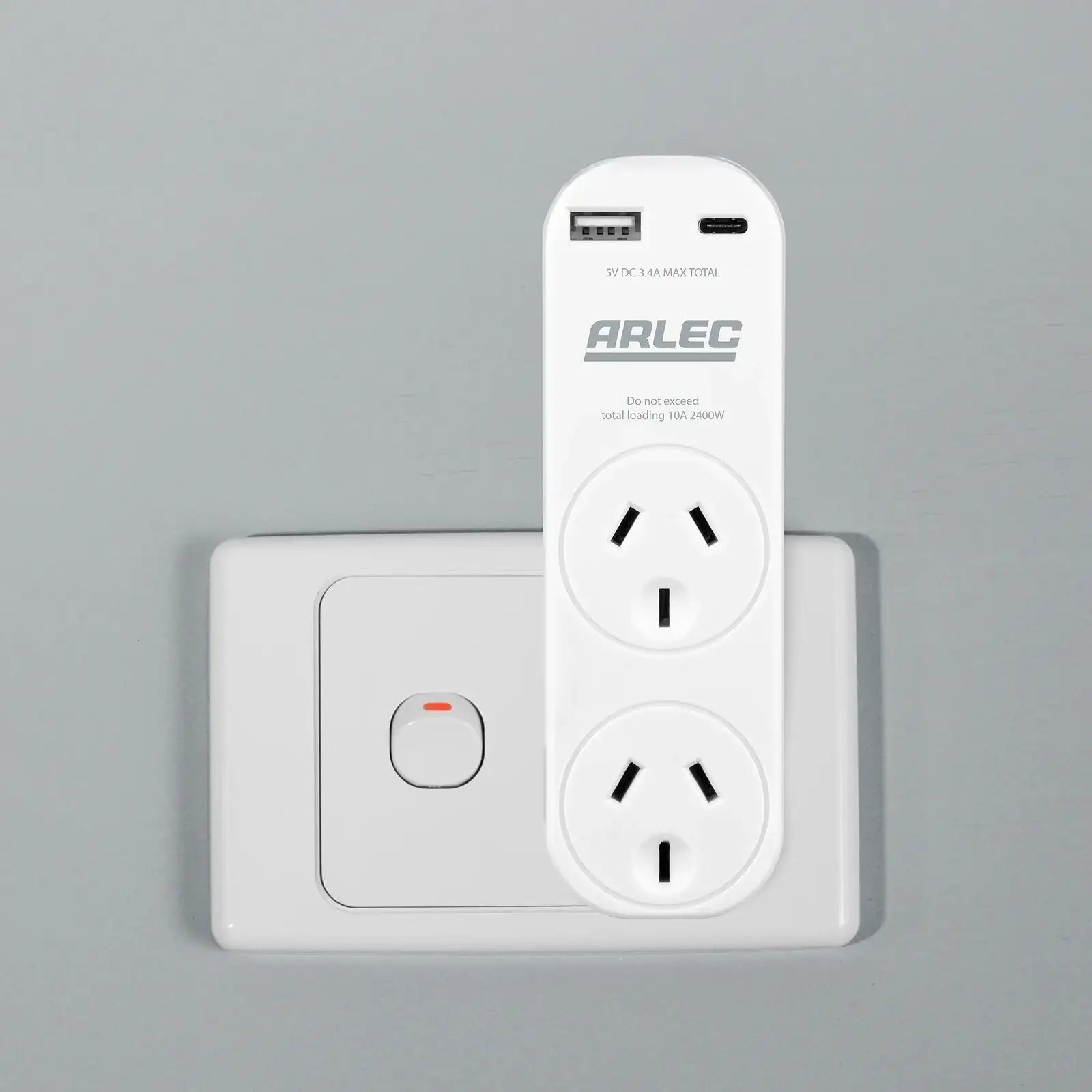 2 Outlet adaptor with x2 USB 2.4A – compact USB adaptor for home and office