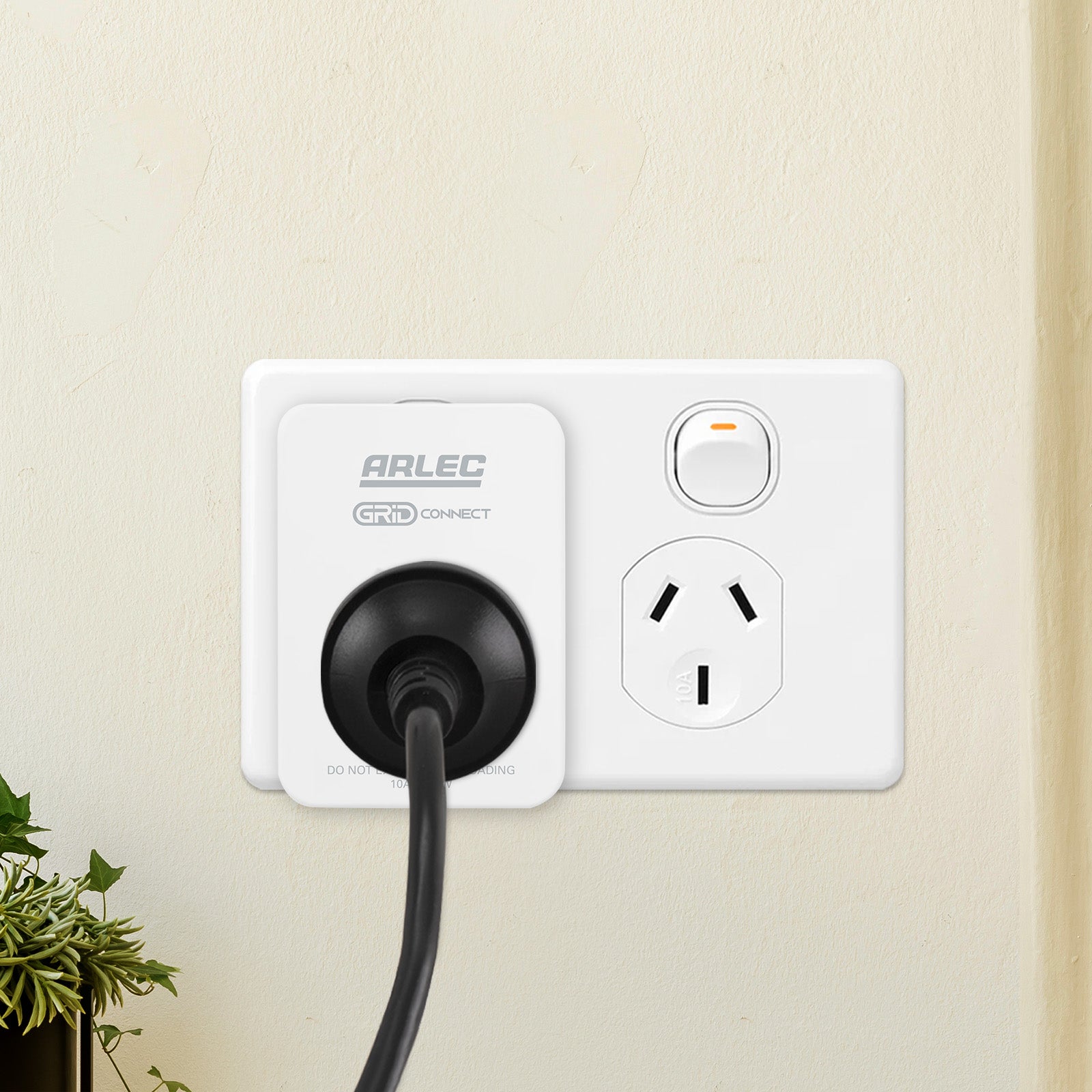 Arlec smart Wi-Fi plug with power monitoring, white Grid Connect socket, energy efficient smart plug