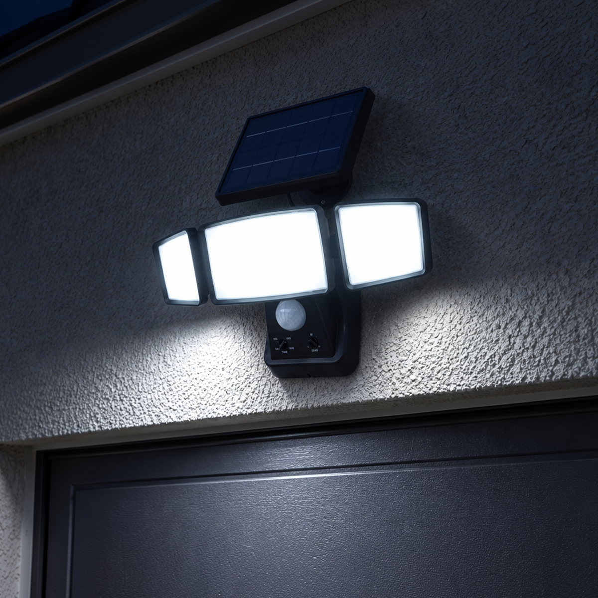 Solar linkable three head security floodlight with PIR motion sensor