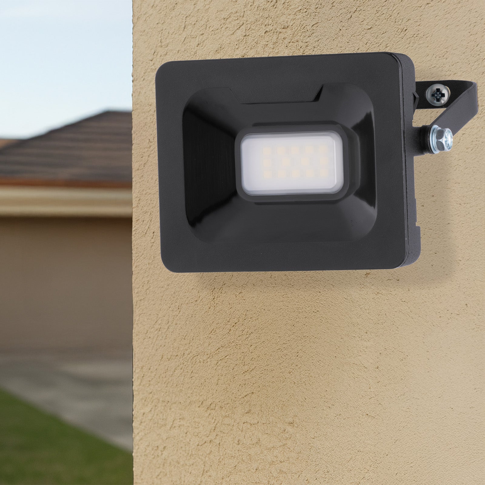 Arlec 10W LED DIY security floodlight – outdoor adjustable floodlight with aluminium IP65 housing and 100° beam