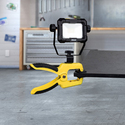 Arlec 10W 800lm LED clamp worklight – adjustable heavy-duty spring clamp