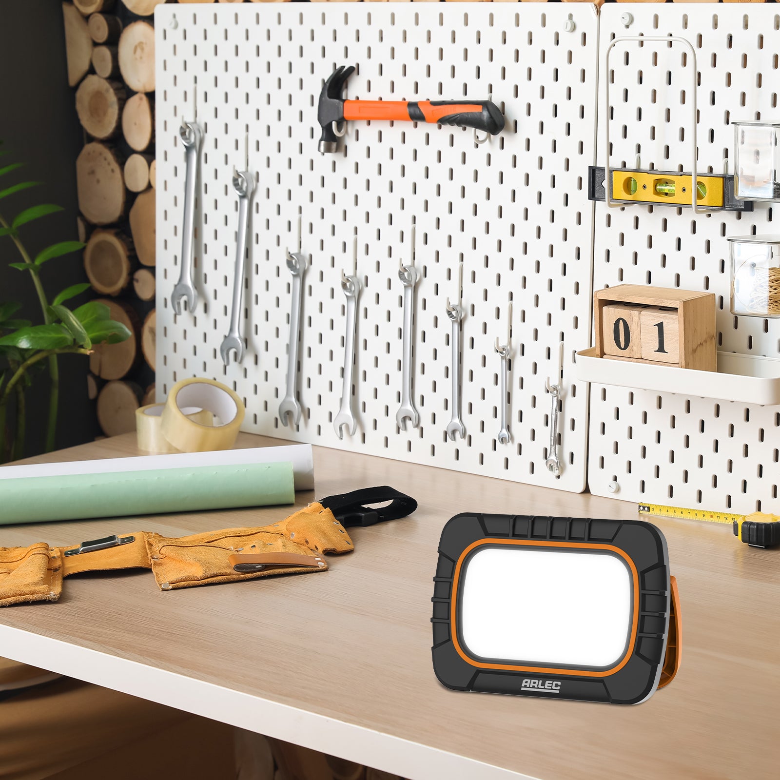 Arlec 10W rechargeable LED work light – IP44, USB-C charging, 800lm output