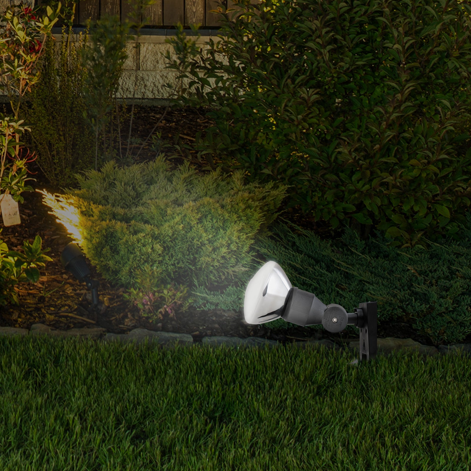 Arlec 150W portable floodlight – outdoor security lighting with stand, spikes, IP44 rating and 1.8m power cord