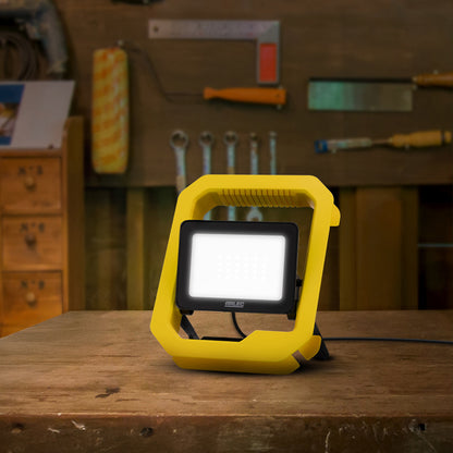 Arlec 20W 1600lm LED worklight – foldable, hanging hook, outdoor-ready