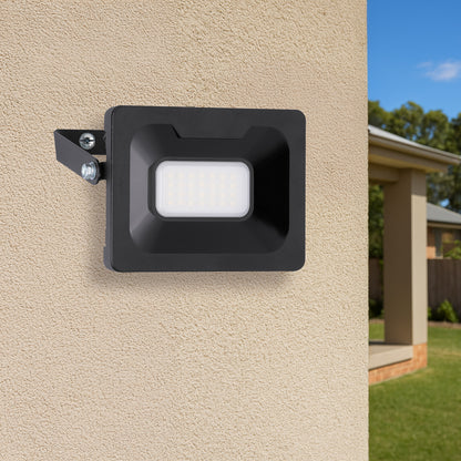 Arlec 20W DIY LED security floodlight – outdoor aluminium IP65 light with wide beam angle and plug-in installation