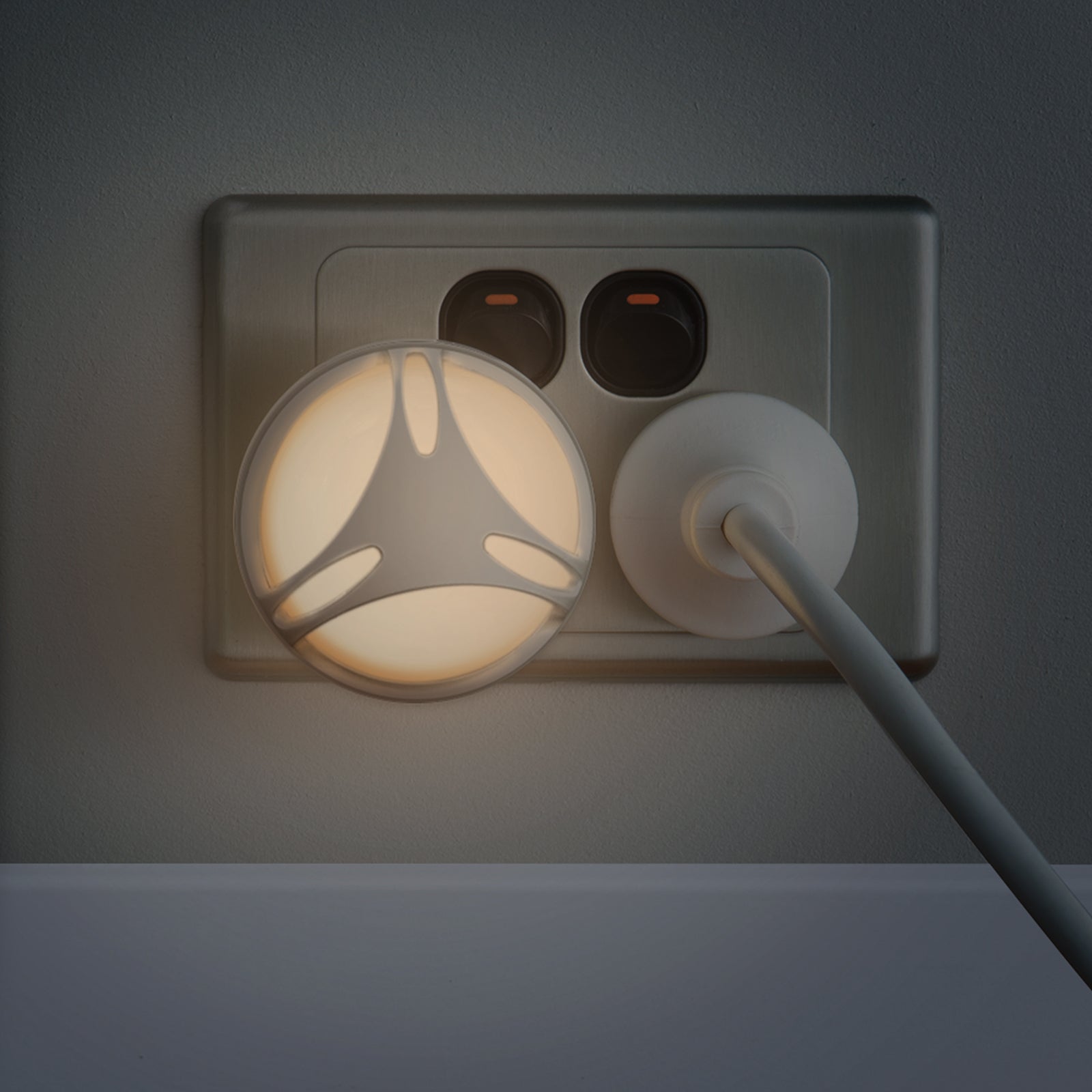 Arlec rotating LED night light with dusk to dawn sensor and adjustable direction