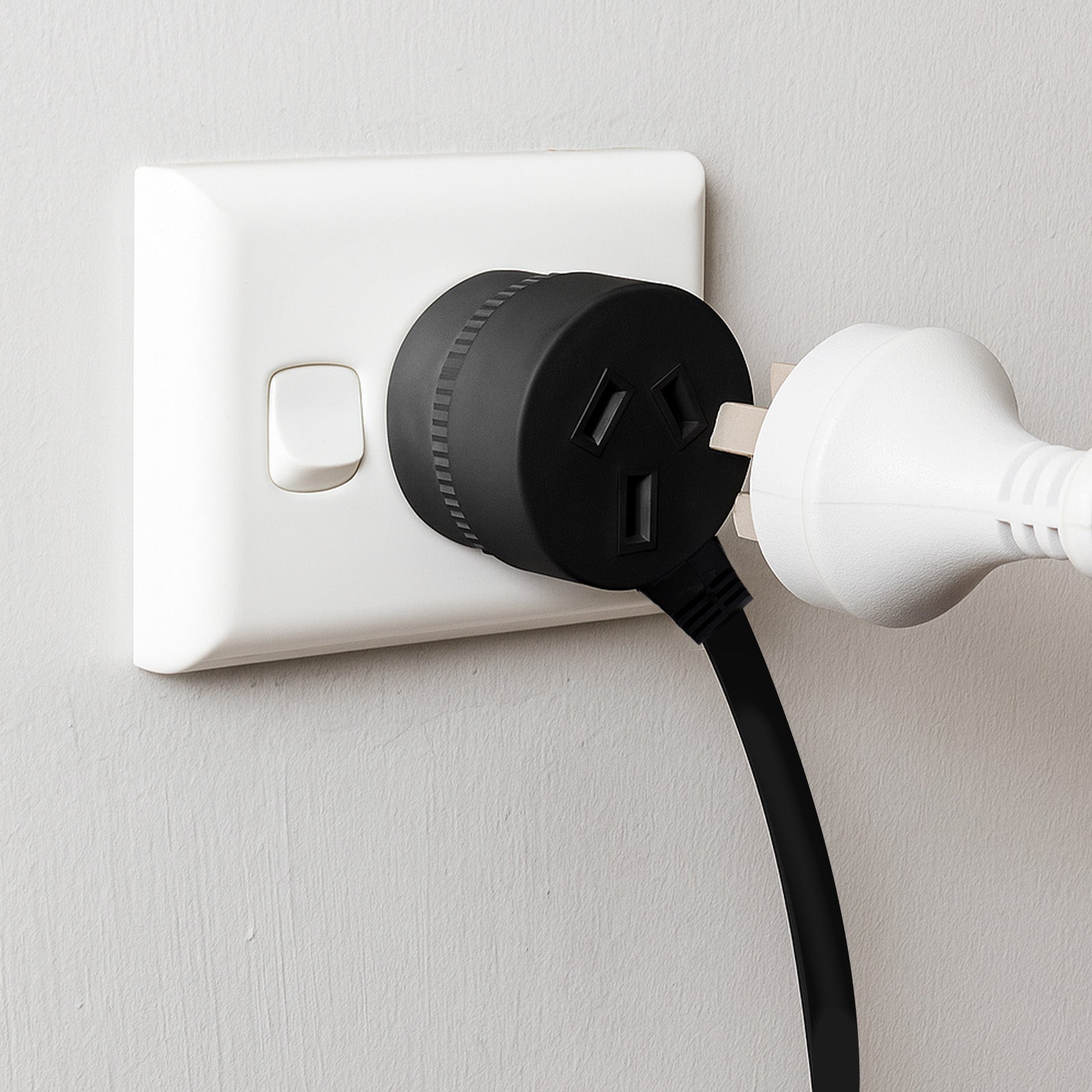 Arlec black 2m piggyback extension lead – indoor/outdoor use