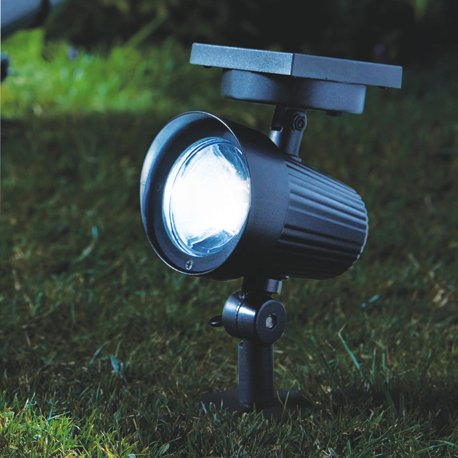 Arlec 30 lumen garden spotlight – solar-powered adjustable head light with IP44 rating and dusk sensor