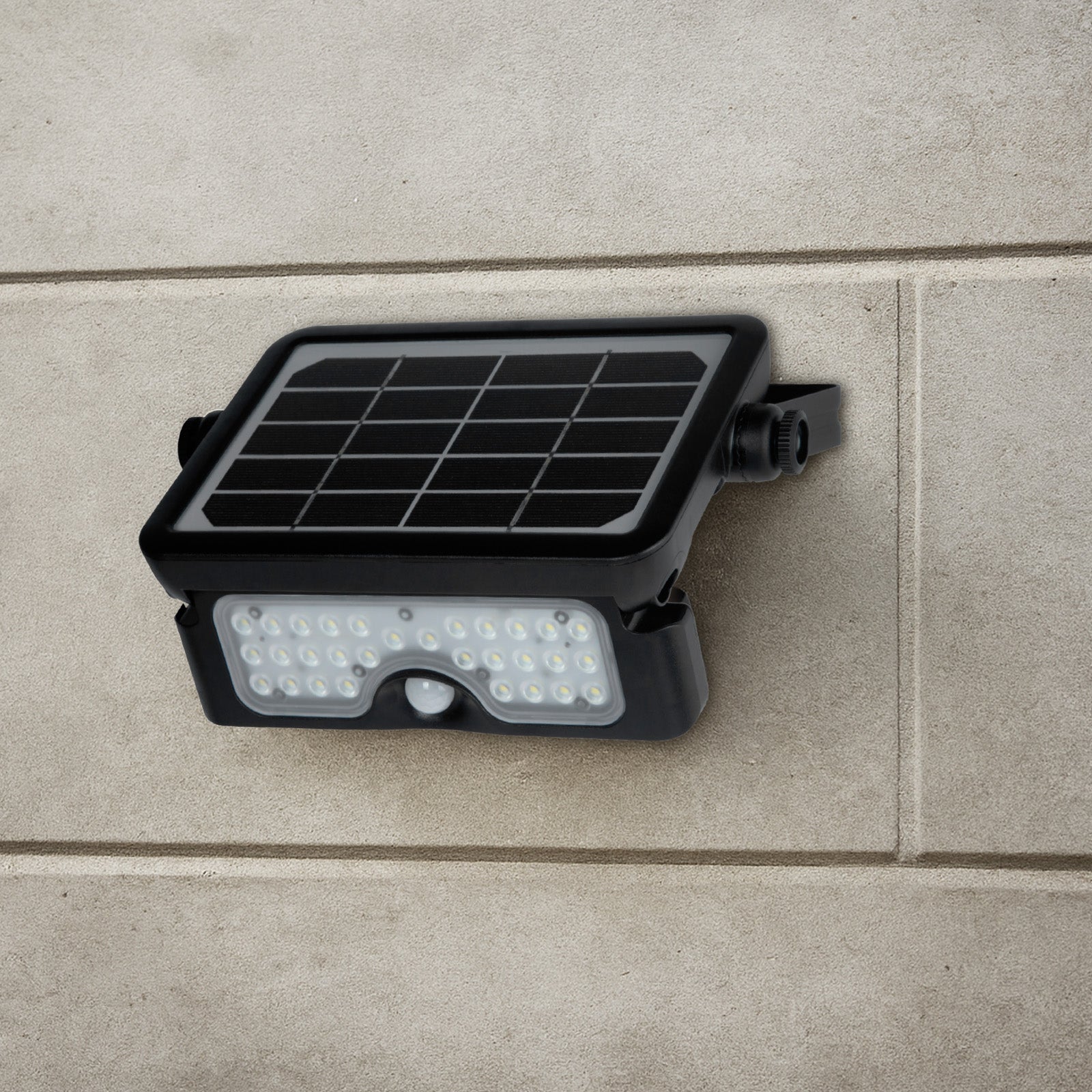 Arlec 7W integrated solar sensor LED floodlight – energy-efficient outdoor security lighting