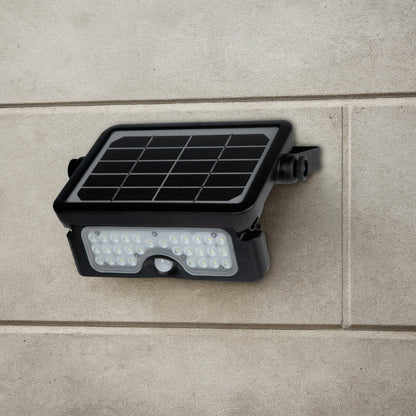 Arlec 7W integrated solar sensor LED floodlight – energy-efficient outdoor security lighting
