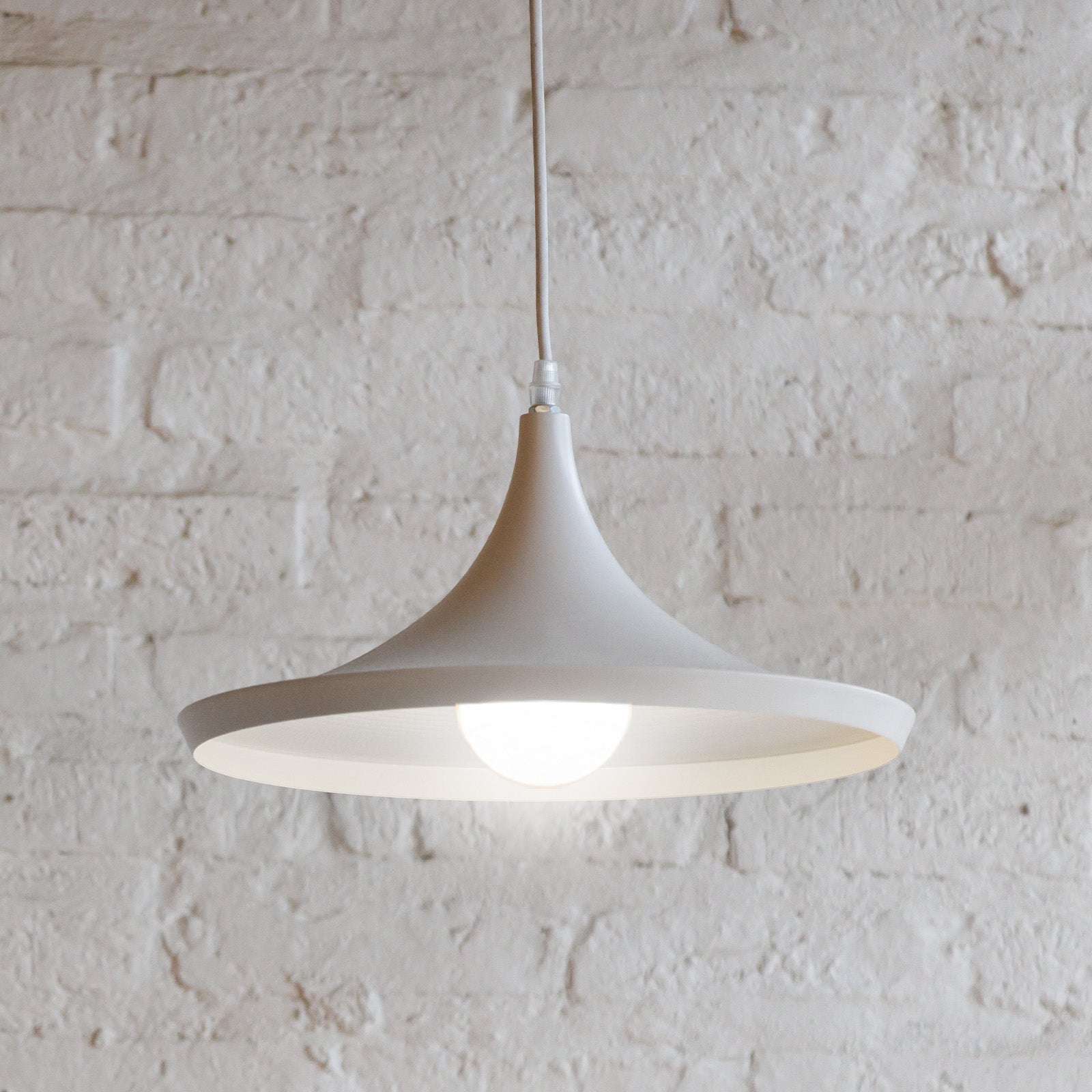 E14 smart fancy globe with RGB colour change, CCT, Wi-Fi control via Grid Connect, voice assistant support