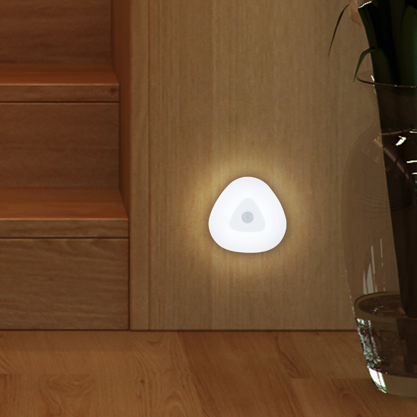 Arlec motion sensor night light with soft LED glow and auto shut-off for hallways