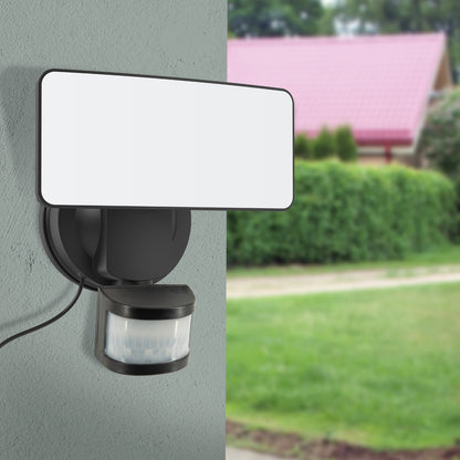 Arlec KETUPA 800 lumen hybrid solar security floodlight – PIR motion sensor, IP44 rated outdoor lighting