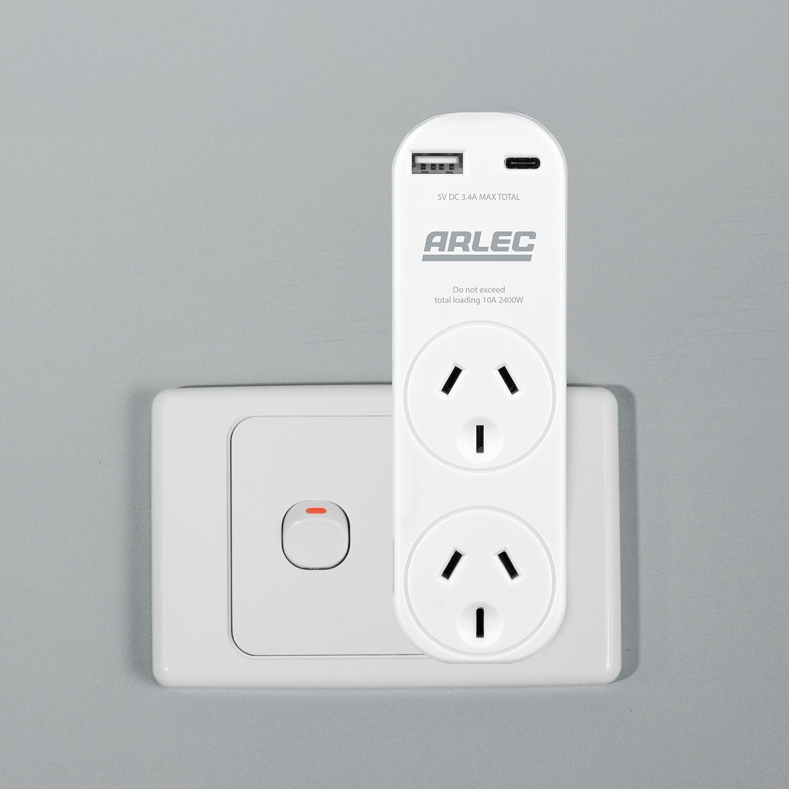 2 Outlet adaptor with x2 USB 2.4A – compact USB adaptor for home and office