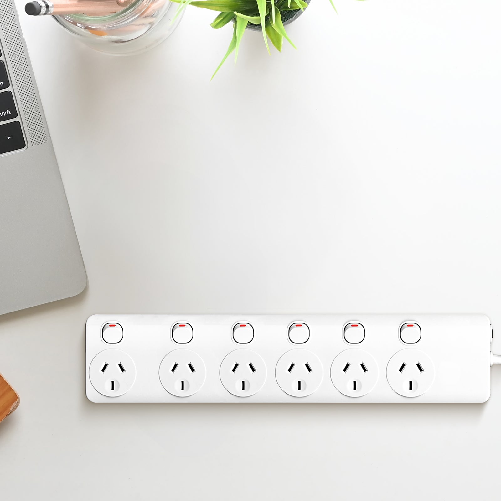 6 outlet 6 switch power board – switch-controlled powerboard for multiple devices
