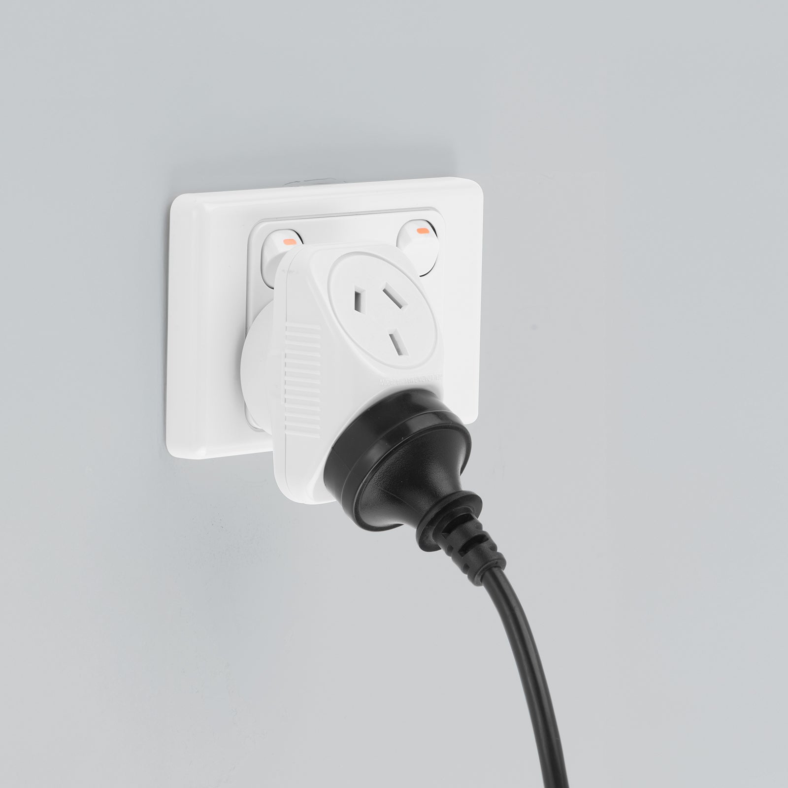 Arlec triangular double adaptor for wall sockets – compact dual plug