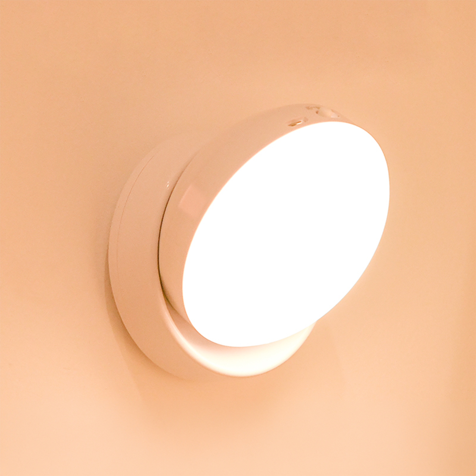 Arlec White Rechargeable Battery-Powered Motion Sensor Night Light