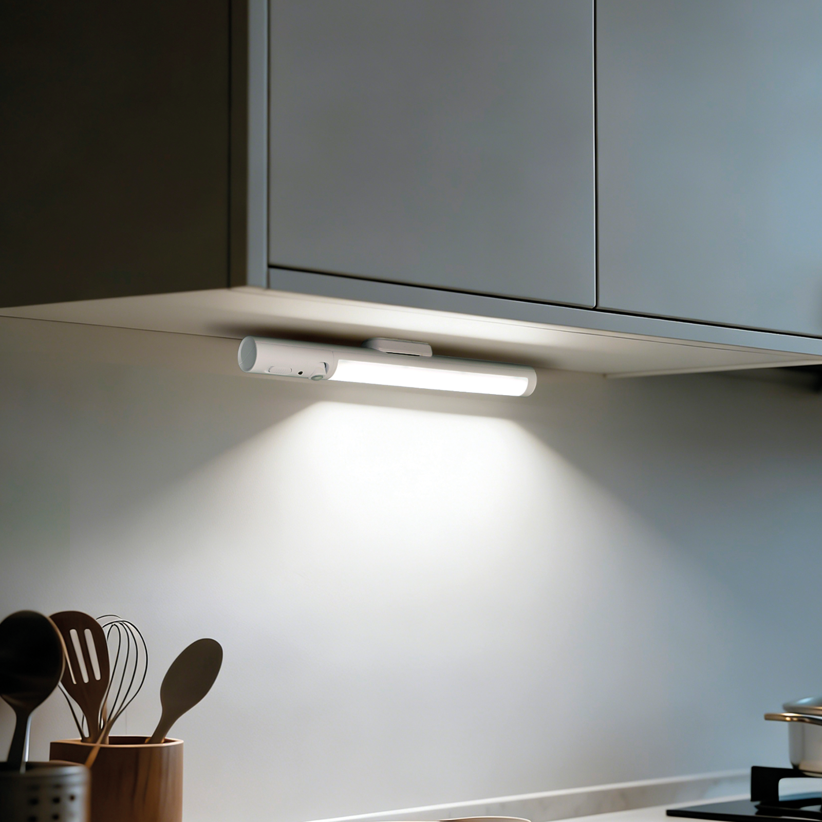Arlec Battery-Operated Magnet Mount Motion Sensor Bar Light