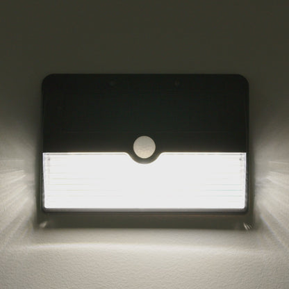 Arlec 200 lumen solar sensor floodlight – outdoor motion-activated garden light with 6m detection and IP44 rating